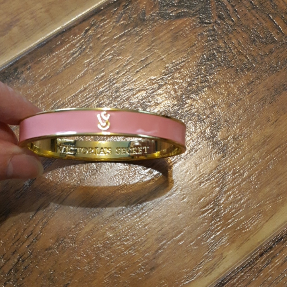 Set of 3 Victoria's secret bangle bracelet - Picture 3 of 7